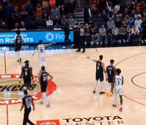 kaiyun-手指三位裁判破口大骂 范弗利特领到5万美元罚单